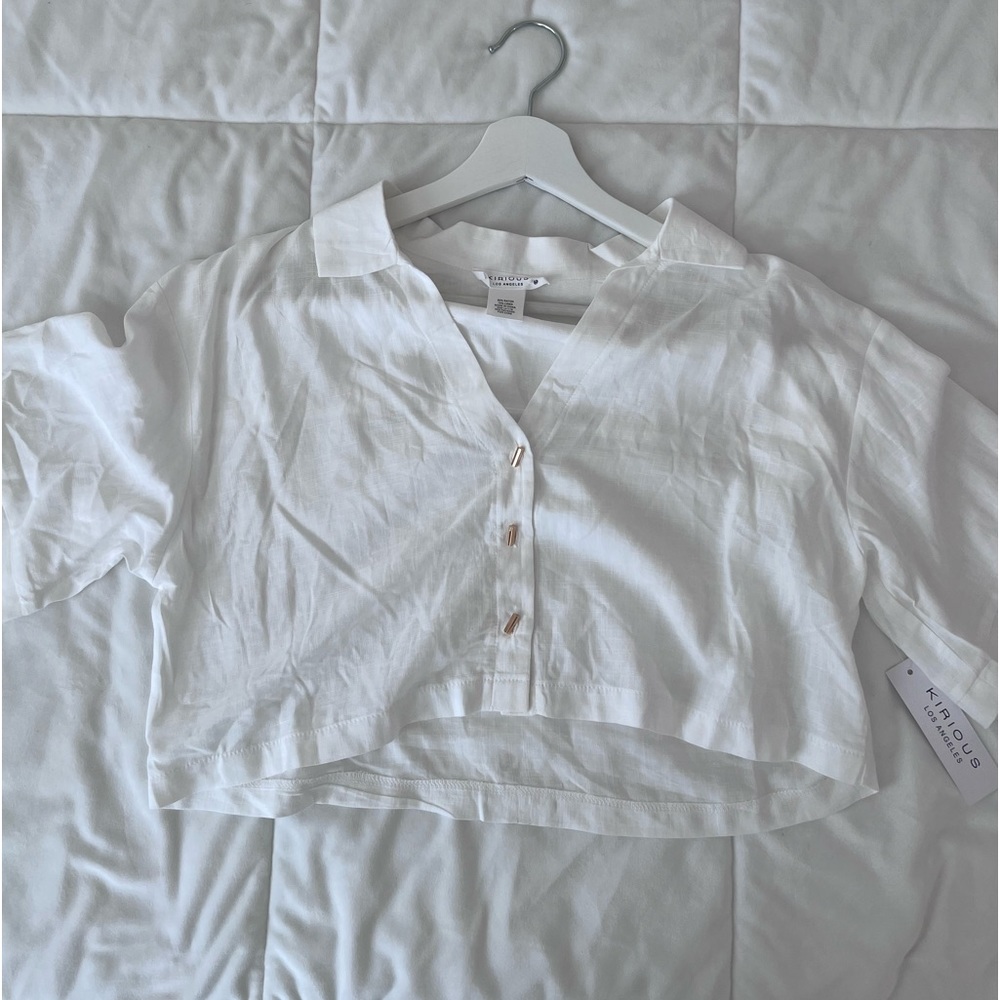 White cropped buttoned top